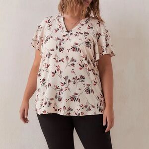 PENNINGTONS flutter sleeve print blouse with ruffles at neckline size 5X NWT